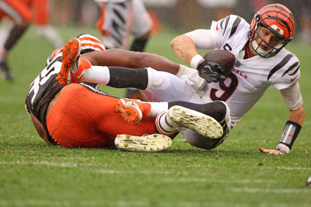 Joe Burrow wants to shed Bengals' horrible start with fresh haircut