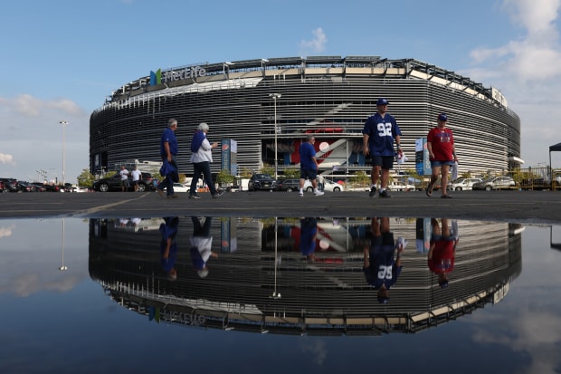 MetLife Stadium under shelter-in-place ahead of Jets-Bills 