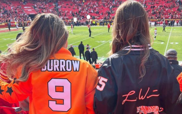 Look: Joe Burrow's Girlfriend Goes Viral At Super Bowl - The Spun: What's  Trending In The Sports World Today