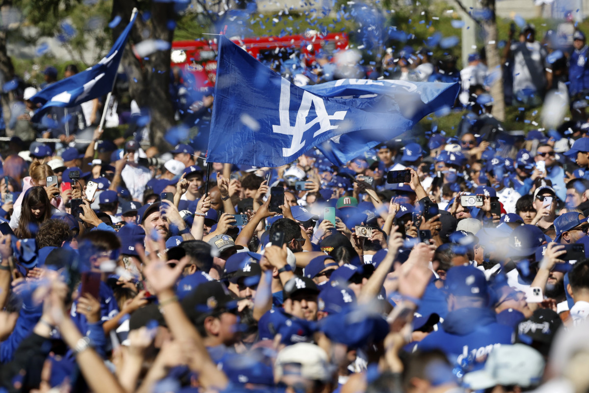 https://thespun.com/.image/c_fit%2Ch_800%2Cw_1200/MjEwNDAxNzU5MTEyMjEwNDA5/los-angeles-dodgers-world-series-parade.jpg