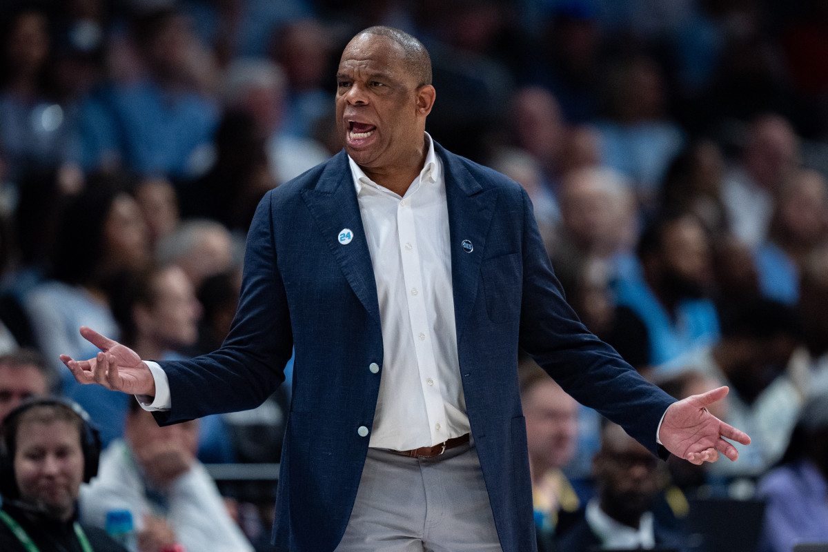 https://thespun.com/.image/c_fit%2Ch_800%2Cw_1200/MjEzNTU3MzU5NjMxNDc2NTcz/north-carolina-v-duke.jpg