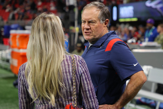 Bill Belichick's Longtime Girlfriend Turns Heads In Yoga Outfit, The Spun