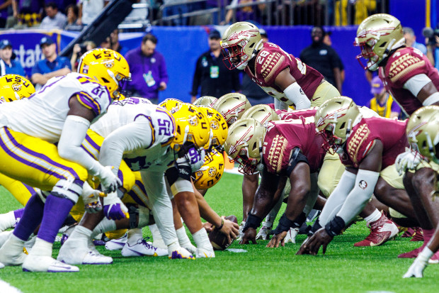 There Are 4 College Football Games Today: Here's The Schedule