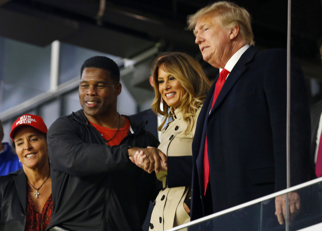 Photo Of Donald Trump's Suite At Alabama-Georgia Game Is Going Viral