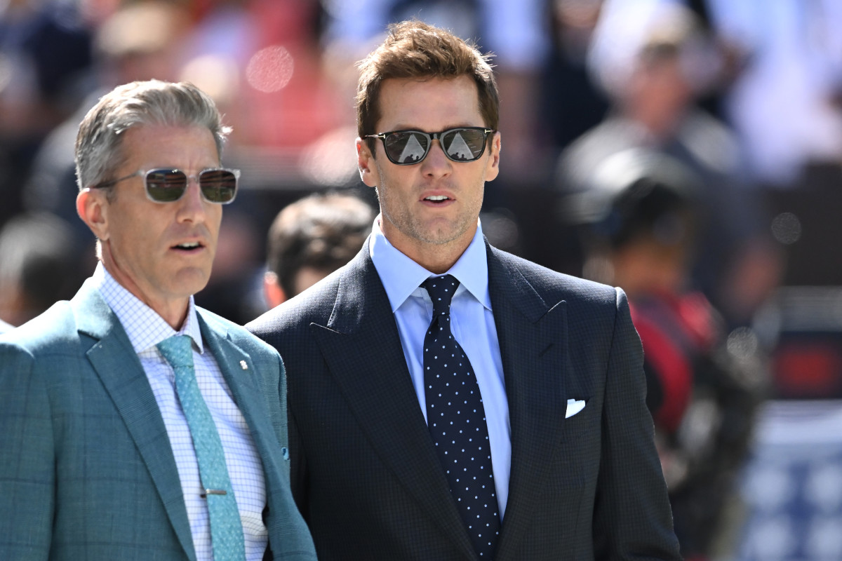 NFL Fans Made Fun Of Tom Brady's Outfit On Sunday Afternoon