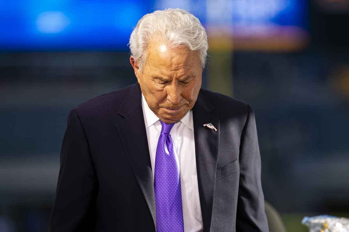 College Football Fans Thinking Of Lee Corso As He Missed Saturday's Show