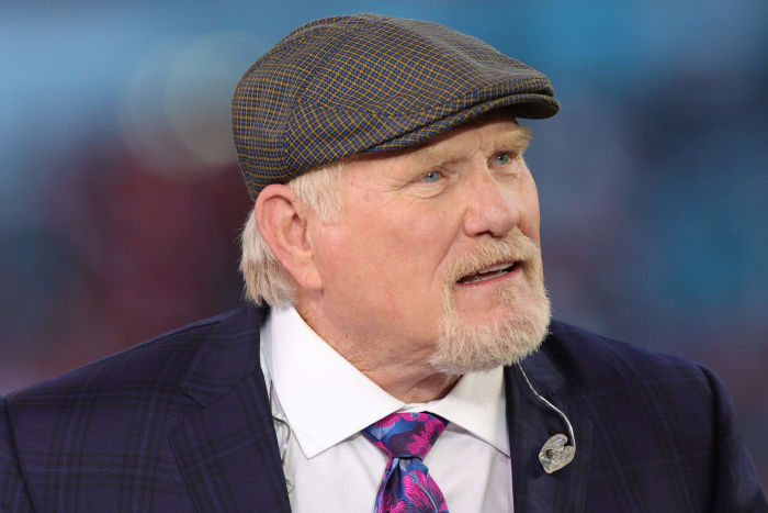 FOX broadcaster Terry Bradshaw on the field.