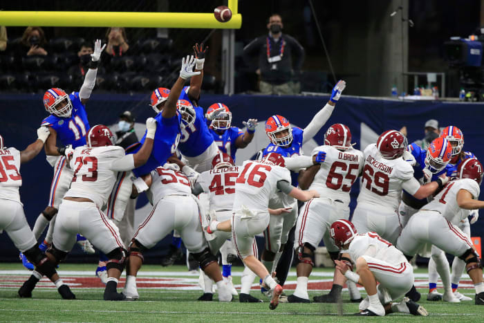 Alabama vs. Florida in a college football game for the SEC Championship.