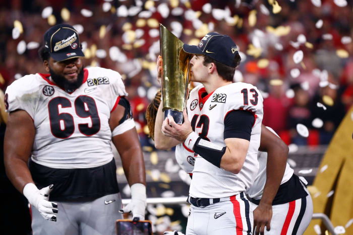 Georgia quarterback Stetson Bennett kisses the CFP trophy.