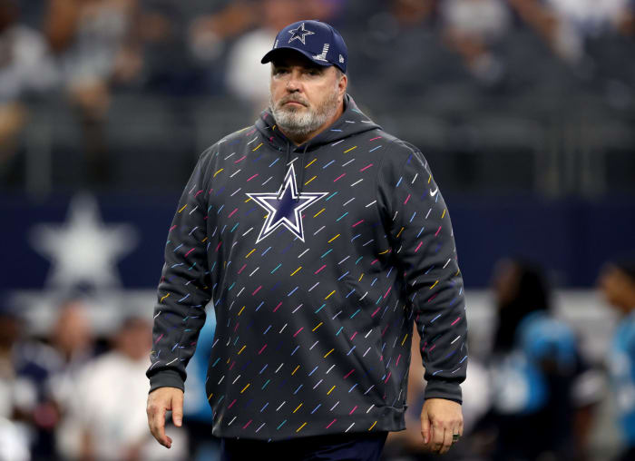 Cowboys head coach Mike McCarthy on the field.
