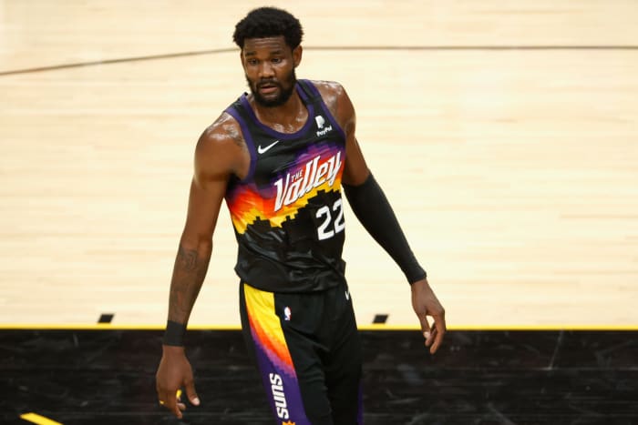 Deandre Ayton on the court for the Suns.