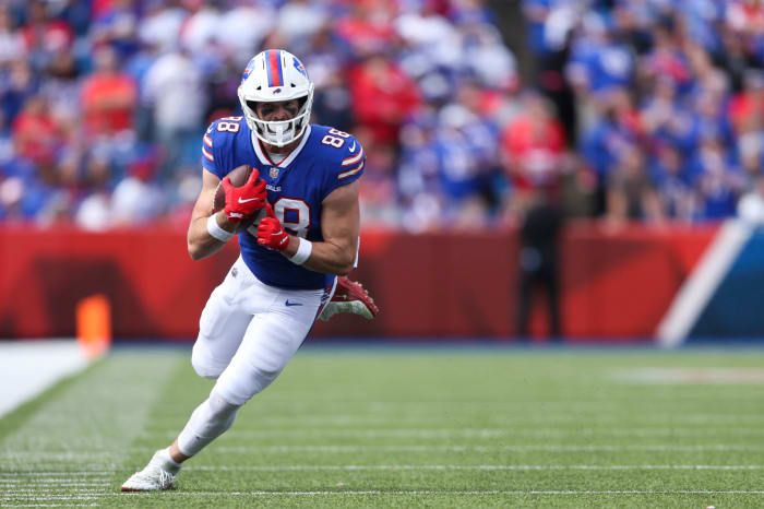 Dawson Knox on the field for the Bills.