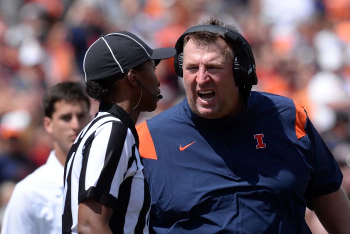 Bret Bielema reacts on the field for Illinois.