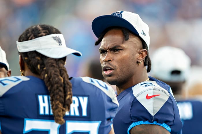 Julio Jones and Derrick Henry on the Tennessee Titans sideline.
