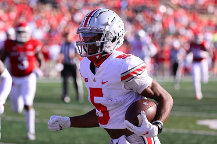Garrett Wilson on the field for the Buckeyes.