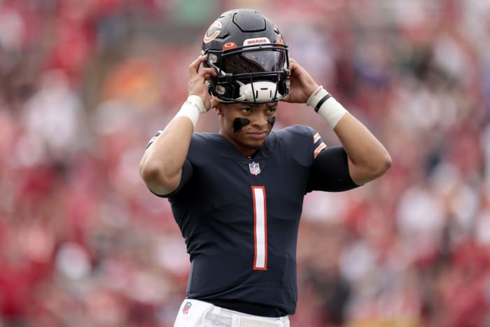 Chicago Bears rookie quarterback Justin Fields on the field.