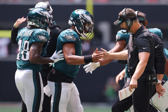 Nick Sirianni daps up Jalen Hurts during the Philadelphia Eagles week 1 win.