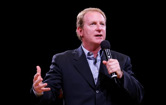 Phoenix Suns owner Robert Sarver speaks.