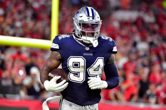 Randy Gregory on the field for the Cowboys.