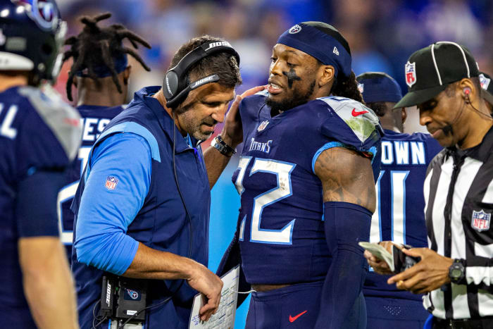 Titans head coach Mike Vrabel and Derrick Henry.