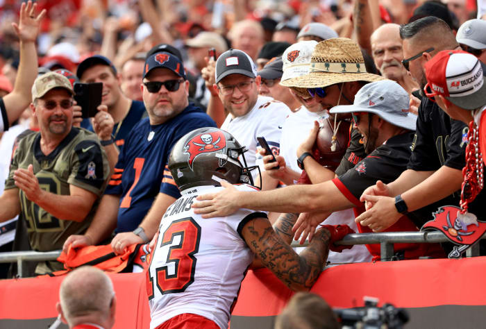 Bucs fan gets Tom Brady's 600th touchdown ball.
