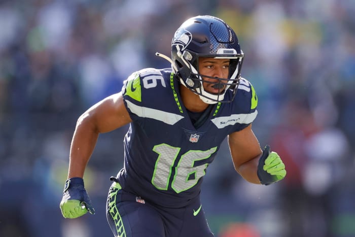 Tyler Lockett Speaks Out On Russell Wilson: NFL World Reacts - The Spun