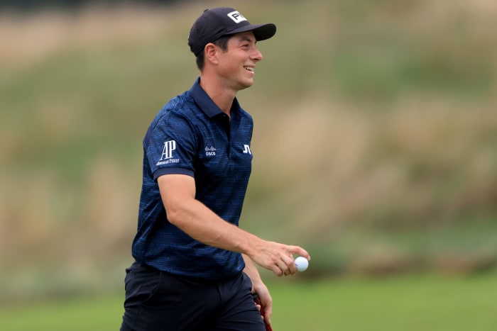Viktor Hovland celebrates a putt.