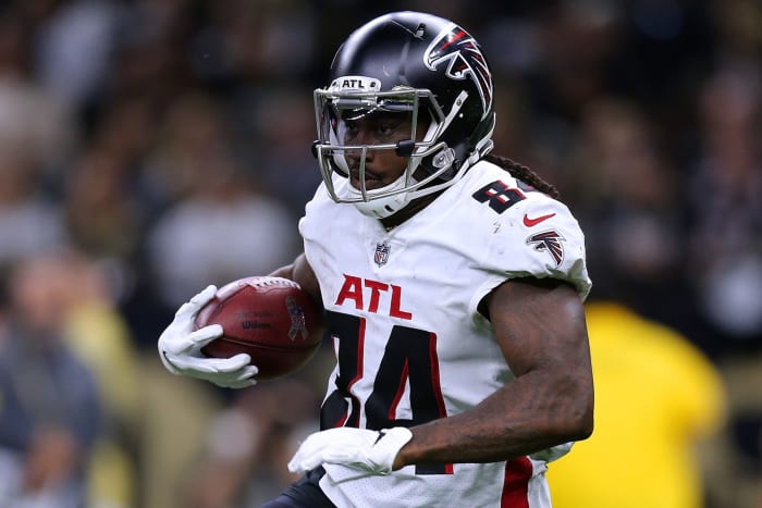 Cordarrelle Patterson of the Atlanta Falcons carries the ball.