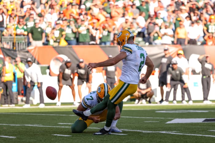 Mason Crosby kicks a field goal for the Packers.