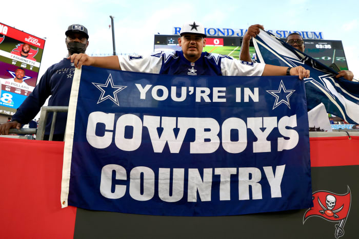 Cowboys Fan Making Headlines At Metlife Stadium Sunday Night - The Spun ...