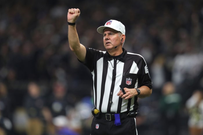 NEW ORLEANS, LOUISIANA - JANUARY 20: Referee Bill Vinovich #52 makes a call in the NFC Championship game between the Los Angeles Rams and the New Orleans Saints at the Mercedes-Benz Superdome on January 20, 2019 in New Orleans, Louisiana. (Photo by Kevin C. Cox/Getty Images)