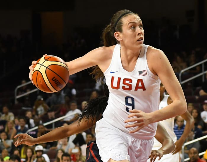 Breanna Stewart playing for Team USA.