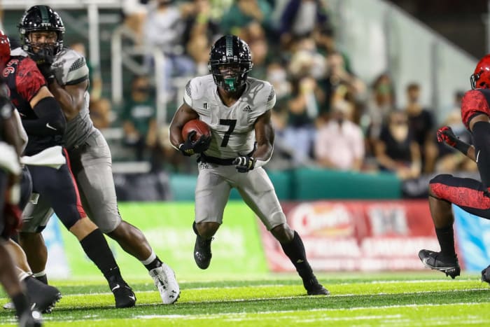 Calvin Turner runs the football.