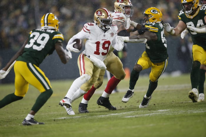 Deebo Samuel runs with the ball.