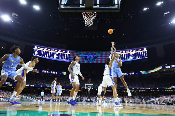 Controversial foul in Duke vs. UNC