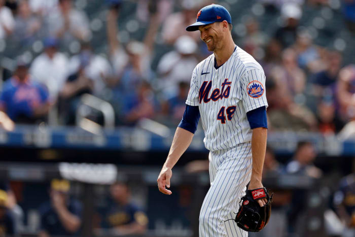 Jacob deGrom walking off the mound.