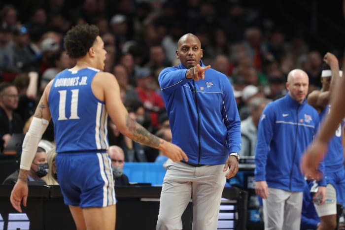 Penny Hardaway coaching for Memphis.