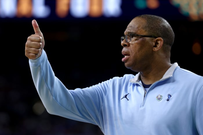 Hubert Davis on the sideline.