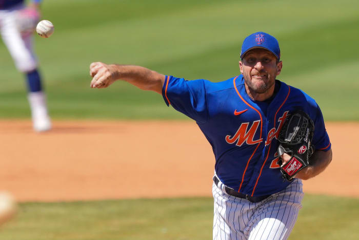 Mets pitcher Max Scherzer on the mound