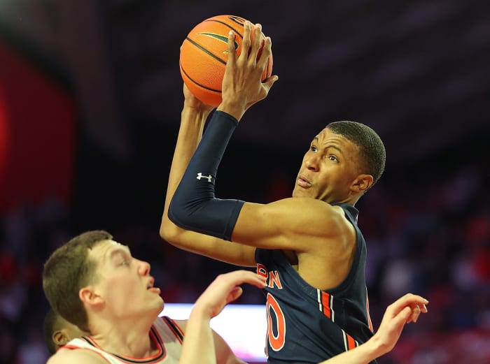 Auburn's Jabari Smith pulls down a rebound in traffic against Georgia.
