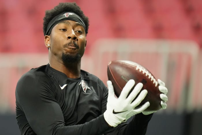 Falcons wide receiver Calvin Ridley on the field