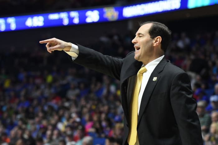 Head coach Scott Drew of the Baylor Bears instructs his team against the USC Trojans during the second round of the 2017 NCAA Men's Basketball Tournament at BOK Center.