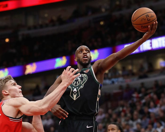 Khris Middleton driving to the basket.