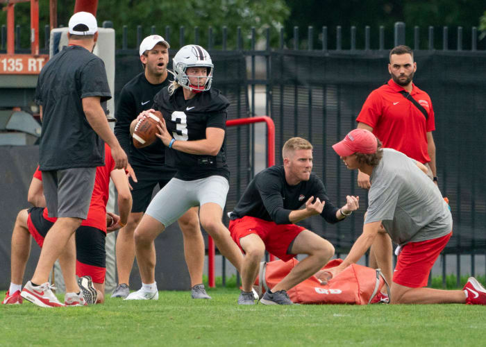 Quinn Ewers sets to throw during Ohio State football training camp.