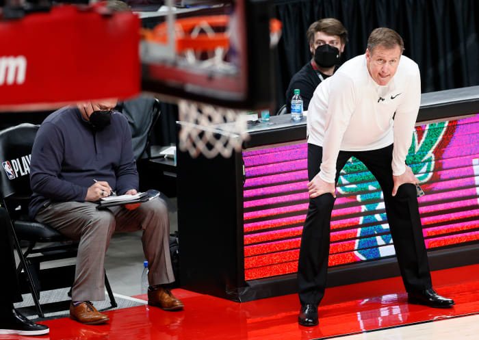 Longtime NBA head coach Terry Stotts is on the sideline of an NBA game.