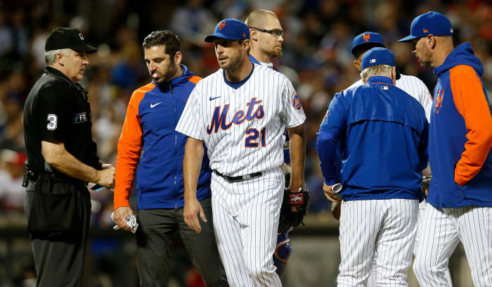 NEW YORK, NEW YORK - MAY 18: Max Scherzer #21 of the New York Mets leaves a game in the sixth inning against the St. Louis Cardinals with assistant athletic trainer Joe Golia at Citi Field on May 18, 2022 in New York City. (Photo by Jim McIsaac/Getty Images)