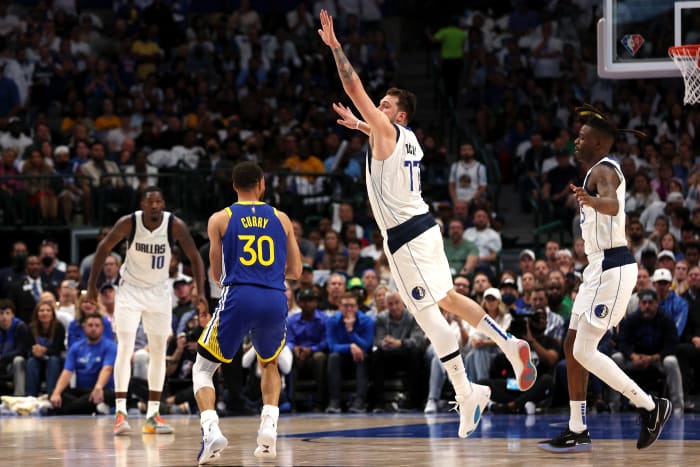DALLAS, TEXAS - MAY 24: Luka Doncic #77 of the Dallas Mavericks jumps to stop a three point basket by Stephen Curry #30 of the Golden State Warriors during the second quarter in Game Four of the 2022 NBA Playoffs Western Conference Finals at American Airlines Center on May 24, 2022 in Dallas, Texas. NOTE TO USER: User expressly acknowledges and agrees that, by downloading and or using this photograph, User is consenting to the terms and conditions of the Getty Images License Agreement. (Photo by Tom Pennington/Getty Images)