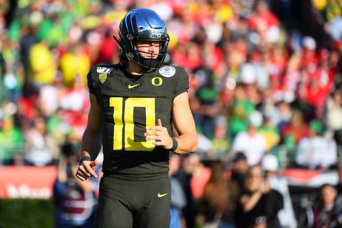 PASADENA, CA - JANUARY 01: Oregon Ducks (10) Justin Herbert (QB) looks on during the Rose Bowl game between the Wisconsin Badgers and the Oregon Ducks on January 1, 2020 at the Rose Bowl in Pasadena, CA. (Photo by Brian Rothmuller/Icon Sportswire via Getty Images)