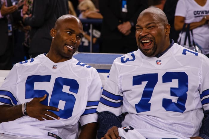Former Dallas Cowboys star Larry Allen on the field before a game in 2014.