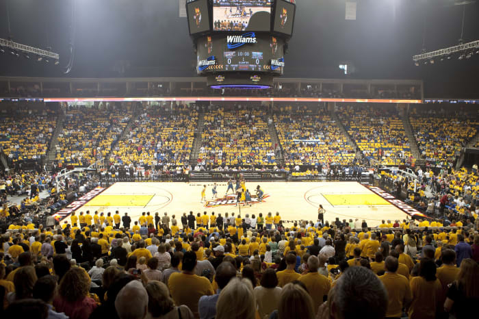 TULSA, OK - MAY 15: A general view of the court during the opening tip off of the game between the Minnesota Lynx and the Tulsa Shock during the WNBA game on May 15, 2010 at the BOK Center in Tulsa, Oklahoma. NOTE TO USER: User expressly acknowledges and agrees that, by downloading and or using this photograph, User is consenting to the terms and conditions of the Getty Images License Agreement. Mandatory Copyright Notice: Copyright 2010 NBAE (Photo by Shane Bevel/NBAE via Getty Images)